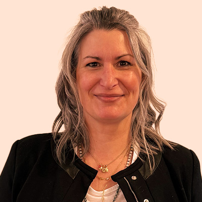 Jennifeer Headshot 400x400px